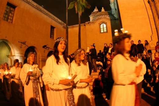 The Santa Lucia Procession during December Nights at Balboa Park(Credit: blog.sandiego.org)