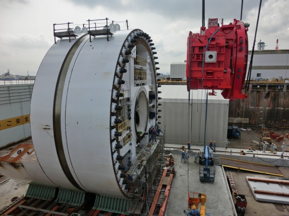 Crews ease the State Route 99 tunnel boring machine’s segment erector into place. (Credit: The Washington State Department of Transportation) 
